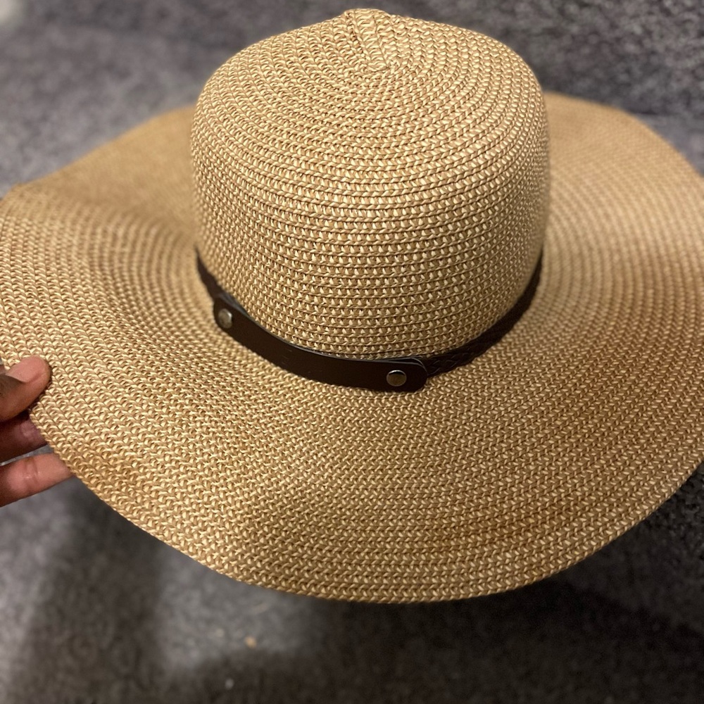 Large brim hat.